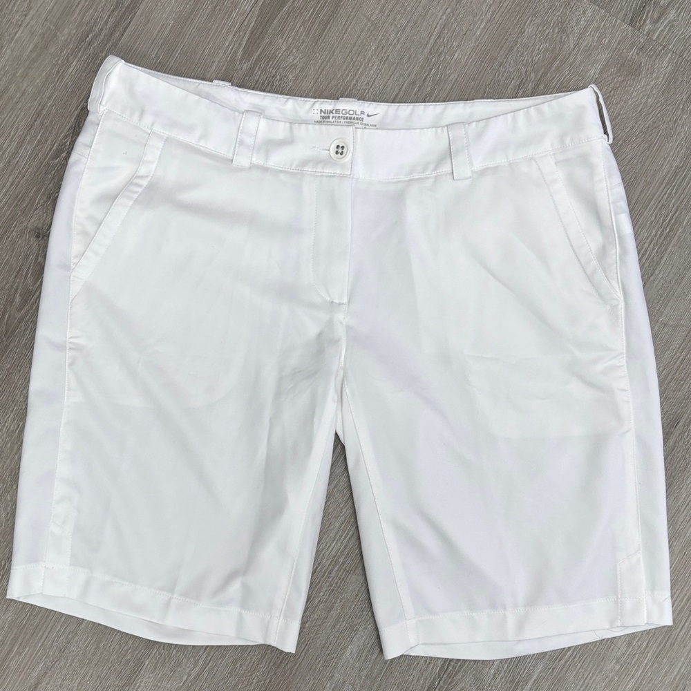 Nike Golf tour performance women’s  Dri-Fit White shorts size 12